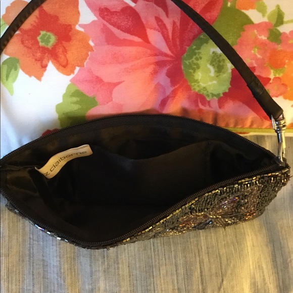 Liz Claiborne wristlet - Picture 3 of 4